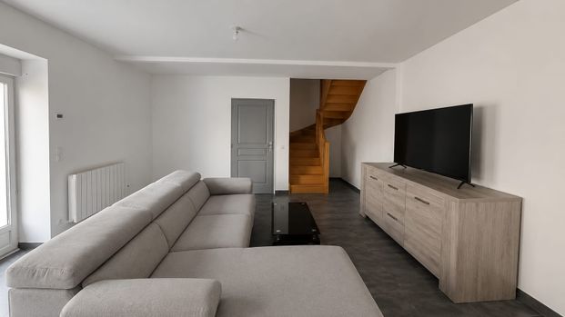 Location Appartement 4 pièces 103m² NEUVILLE DE POITOU 86170 - Photo 1