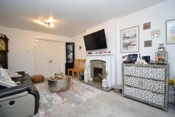 Lindale Grove, Wakefield - Photo 1