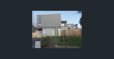 Spacious & Character Filled Family Home in Ashwood - Photo 5