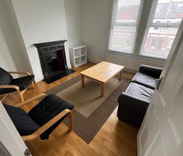 2 Bed Flat, Birkbeck Road, SW19 - Photo 1