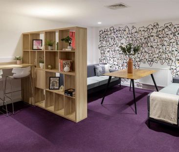 1 bedroom in a flat share to rent - Photo 2