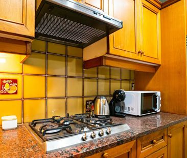 Carrer d'Occident, L'Hospitalet de Llobregat, Catalonia 08903 - Photo 5