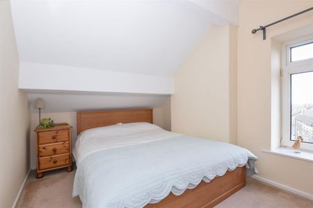 2 bedroom Flat To Let - Photo 2