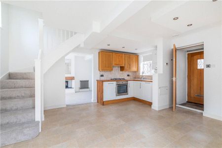 3 bedroom detached house to rent - Photo 4