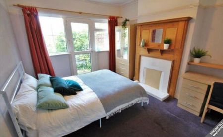 5 bedroom semi-detached house to rent - Photo 3