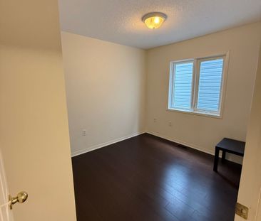 For Lease - 181 Norland Circle, Oshawa, Ontario - Photo 2