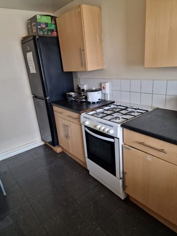 Room in a Shared House, Malmesbury Road, E3 - Photo 4