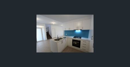 Modern 2-Bedroom Townhouse in Prime Location – Low Maintenance Living! - Photo 2