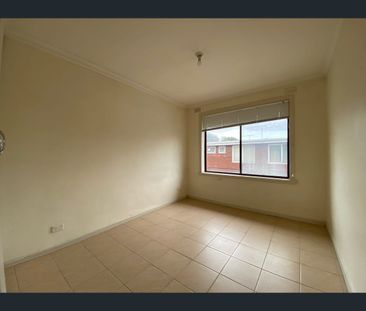 4/26 Eldridge Street, Footscray, Vic 3011 - Photo 2