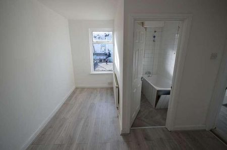 Rainham Road South, Dagenham, RM10 - Photo 5