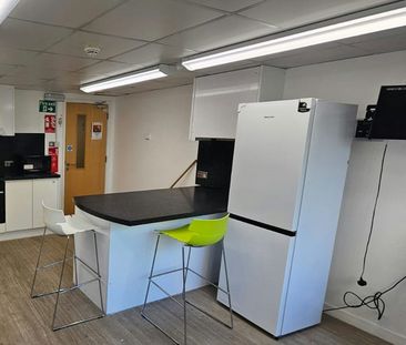 House share to rent on - Photo 2