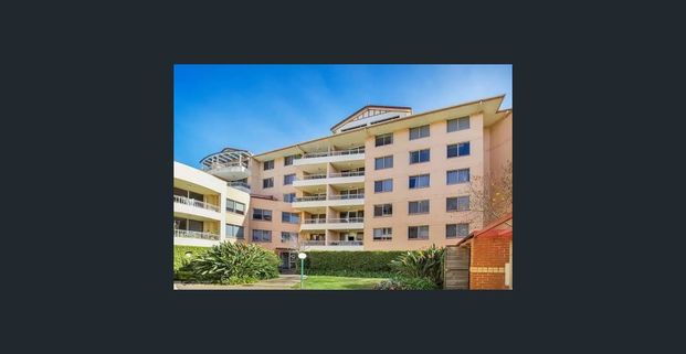 Modern 2-Bedroom Apartment with City Views & Full Amenities - Photo 1