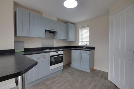 2 bedroom end of terrace house to rent - Photo 5