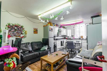 5 bed apartment to rent in Clayton Street West, Newcastle Upon Tyne, NE1 - Photo 2