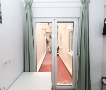 Carrer del Pintor Ferrandis, Valencia, Valencian Community 46011 - Photo 4