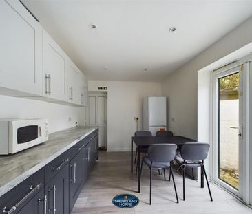 4 bedroom end of terrace house to rent - Photo 3