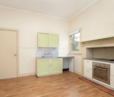 TWO BEDROOM HOME IN CENTRAL LOCATION - Photo 5