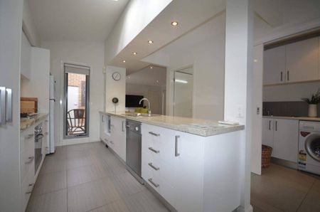 FULLY FURNISHED - UNAVAILABLE UNTIL AUGUST 2019 - Photo 3