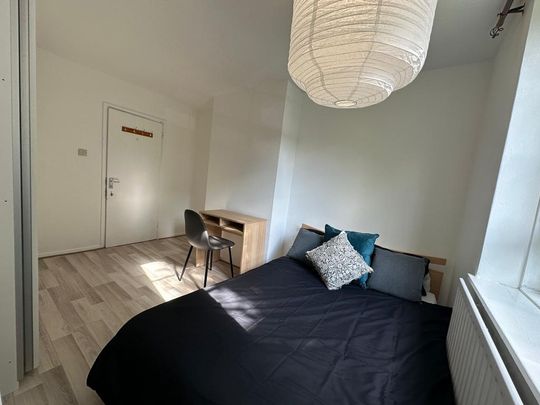 4 bedroom flat share to rent - Photo 1