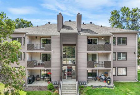 Bright 2 Bedroom Apartment In Desirable St Albert - Photo 4