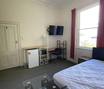 Fully Furnished Ensuite room on London Street - Photo 2