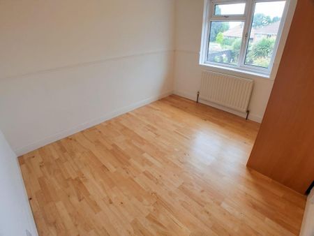 3 bedroom end of terrace house to rent - Photo 5