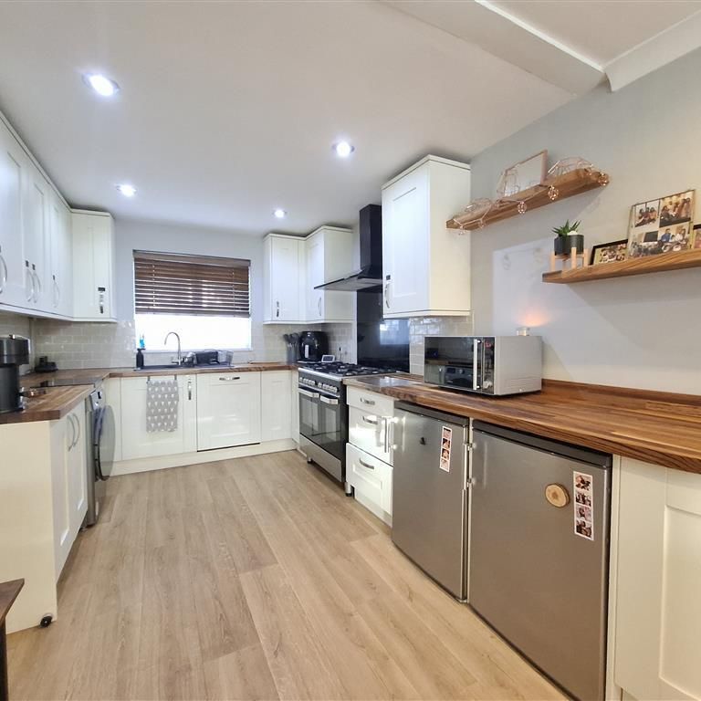 Laidon Square - Photo 1