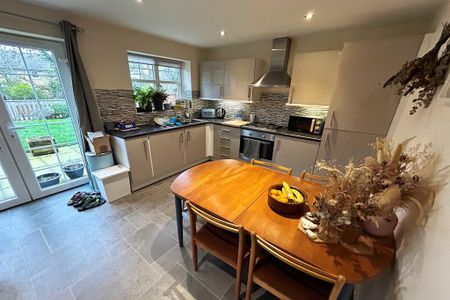 3 bedroom semi-detached house to rent - Photo 5