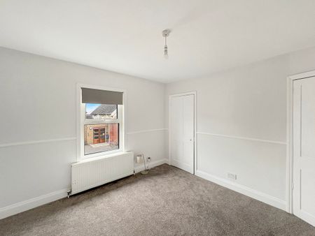 Situated along the High Street, this charming 3 bedroom character home offers a private entrance via a side passage that also provides access to the attractive south/west-facing garden. - Photo 5