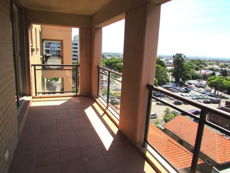2 Bedroom Apartment with ensuite, Stunning open city and district views - Photo 3
