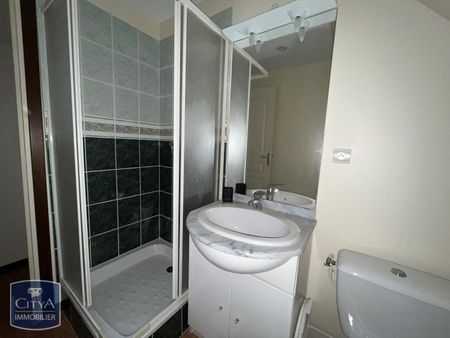 Location Appartement 1 pièce 17m² ST AMAND MONTROND 18200 - Photo 4