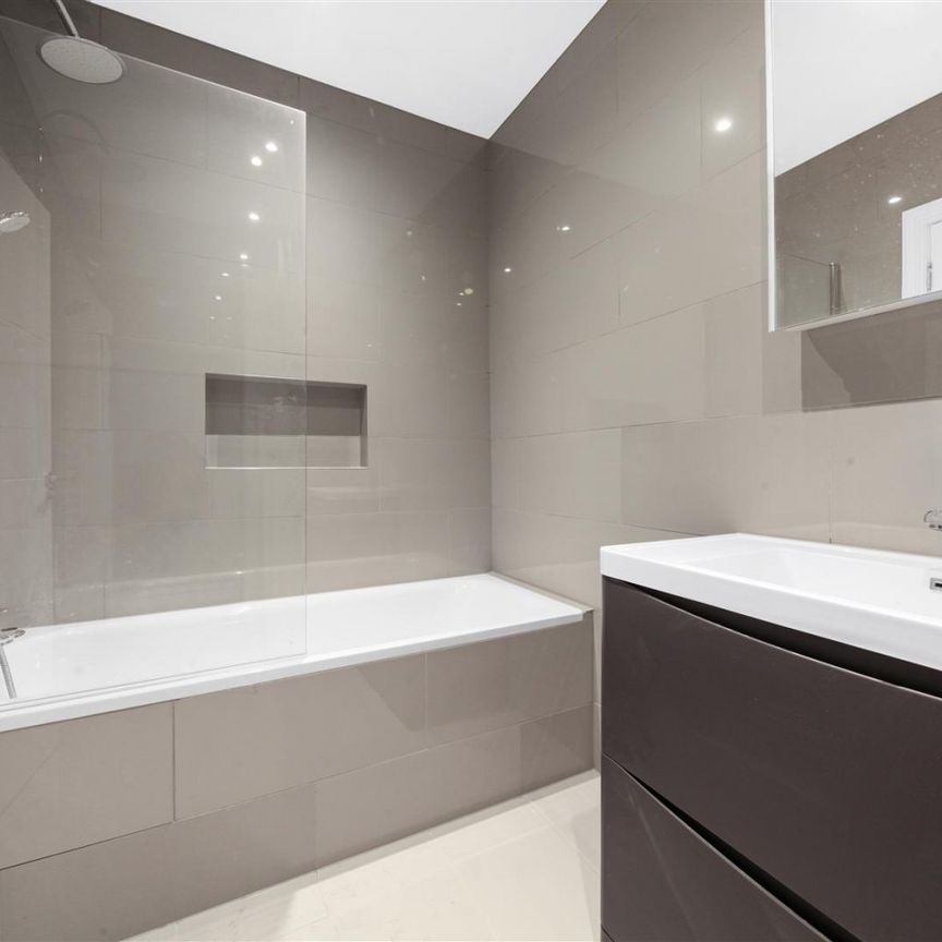 2 Bedroom Flat To Let - Photo 1