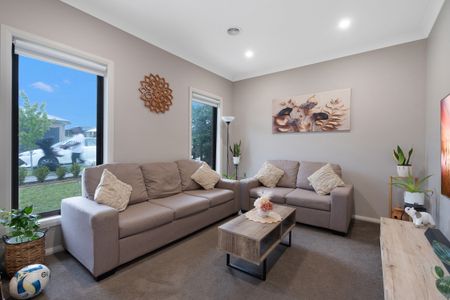 11 Orrong Drive, Officer VIC 3809 - House For Rent | Domain - Photo 2