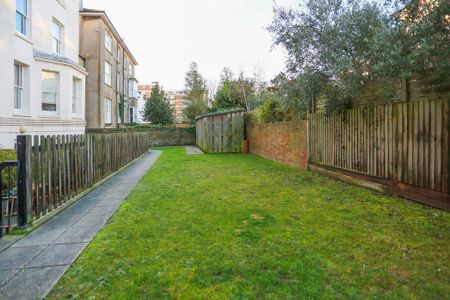 2 bedroom maisonette to rent - Photo 2