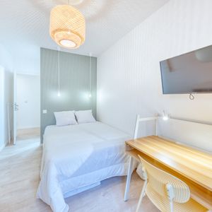 MANTEGA RIGHI Roommate 4 Bedrooms at Nice - Photo 2