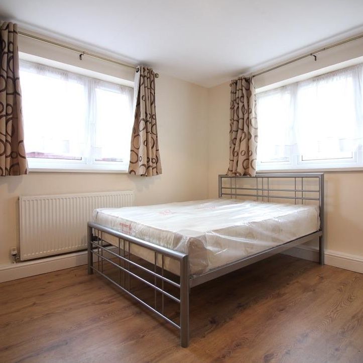 Hanworth Road, Hounslow - Photo 1