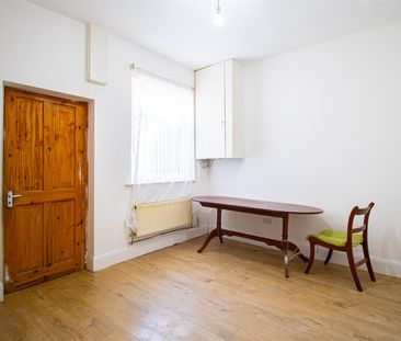 2-Bed End-Terraced House to Let on Tennyson Road, Preston - Photo 2