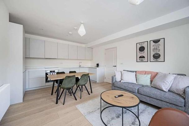 Mile End Road, Stepney, E1 - Photo 1