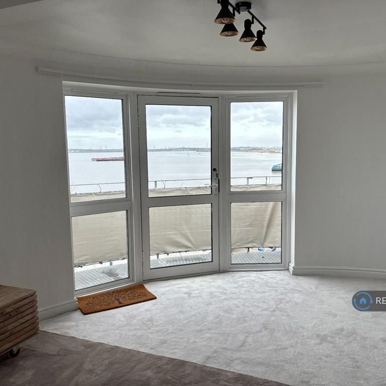 2 bedroom flat to rent - Photo 1