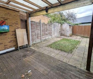 Woking, Surrey, GU24 - Photo 3