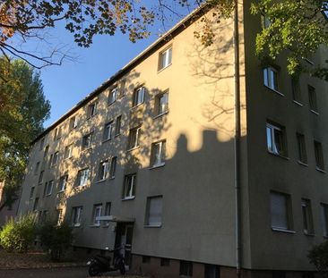 Praktisch geschnittene Wohnung mit Balkon - Photo 2