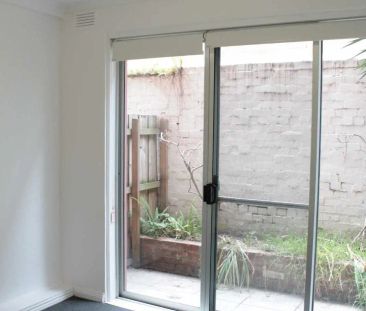 “Walk to the Waves: Stylish 1-Bedroom Unit in a Fabulous Beachside ... - Photo 3