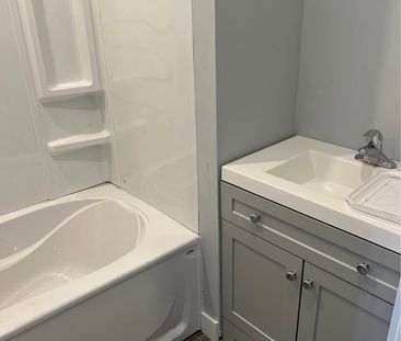 For Lease - 20497 Leslie Street Unit# 2nd Floor, East Gwillimbury, ... - Photo 5