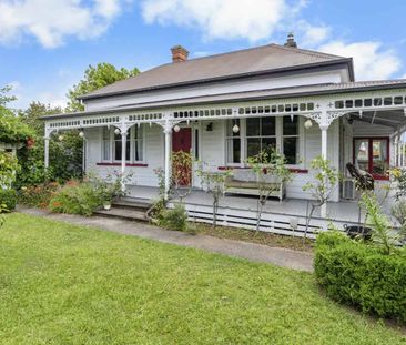 Charming Cambridge Classic - Photo 3