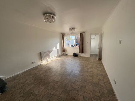 Cleave Avenue, Hayes - Photo 2