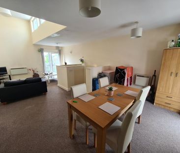 4 bedroom townhouse to rent - Photo 2