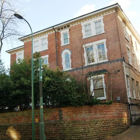 1 Bed Flat, Forest Road West, NG7 - Photo 4