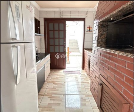 Sobrado com 2 quartos e 90m² para alugar em Barreiros, São José. - Photo 4