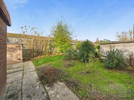 3 bedroom terraced house to rent - Photo 3