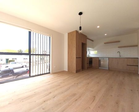 Brand New Three bedroom with Views! - Photo 4